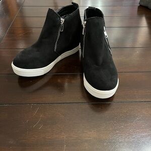 Soda Girl’s Black Wedge Sneakers, Size 3